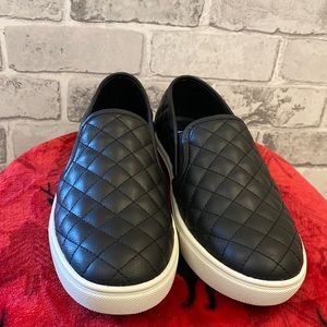 BRAND NEW Steve Madden Slipon shoe